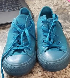 All blue converse men's size 4, women's size 6.